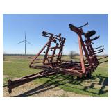 Hiniker Folding Chisel, Walking Tandem Axle on Main Frame Only, 28 ft-30 ft w/sweeps