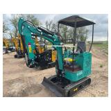 2026 CFG H15R Mini Excavator 420cc Gas Engine, 8.6KW, 15IN Bucket, 4FT Long Tracks, 6IN Wide Tracks, 38.5IN Wide Base, Hydraulic Boom & Bucket Controls ,with pilot system H15R20260104W0100