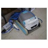 Dolphin Active 30 Pool Vacuum