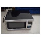 Oster 1100 Watts Microwave