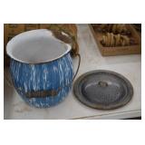 Swirl Enamel Pot & Gray Enamel Lid