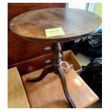 Nice three legged pedestal table