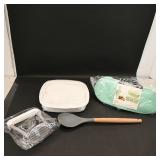 Assortment of Kitchen Tools & Accessories (5)