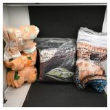 Assortment of Blankets & Throws (3)