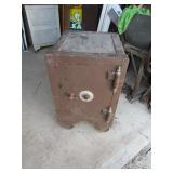 GREEN STORE SAFE 20"X19", DO NOT KNOW COMBINATION