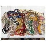 ASSORTED COSTUME JEWELRY NECKLACES