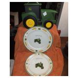 2 JOHN DEERE PLATES & TRACTOR LUNCH BOX