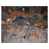 LARGE LOT OF AMINALS & DINASOURS
