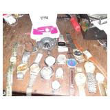 LARGE LOT OF VINTAGE WATCHES