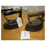 THE SENSIBLE QUICK RELEASE HAND IRON # 2 SAD IRON