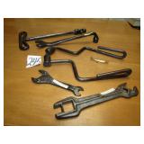 6 VINTAGE UNUSUAL WRENCHES INCLUDING IHC
