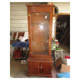 MID CENTURY GUN CABINET W/ KEY FOR 7 GUNS