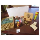OLD TOYS ; WINDUP PICTURE BOX