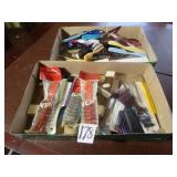 2 FLATS FULL HAIR SALOON ITEMS - NOS