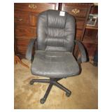 SWIVEL OFFICE CHAIR