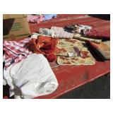 TABLE CLOTHES ; TABLE RUNNERS; MORE