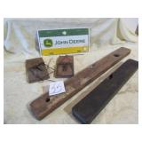 2 WOOD LEVELS ;JD LIC. PLATE ;RAT TRAPS