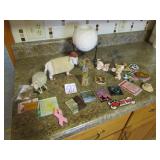 FIGURINES ; CANDLES ; REFRIG. MAGNETS