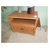 OAK 2 DOOR STAND W/ 2 LAMPS
