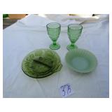 DIVIDER DISH ; JADITE BOWL ; 2 GREEN DEPRESSION