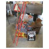 HOLIDAY DECOR ; CHRISTMAS TREE LADDER