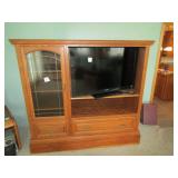 62 X60'T X25'W OAK  ENTERTAINMENT CABINET W/