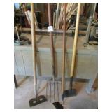 5 PRONG PITCH FORK ; HOE ; SCRAPPER