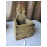 PRIMITIVE EARLY 1800'S DOVE TAIL CANDLE BOX 81/2 X
