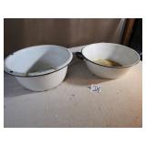 2 GRANLTE DISH PANS