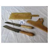 2 WOOD HANDLE BREAD KNIVES ; 2 WOOD BREAD SERVERS