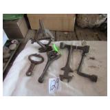 VINTAGE IMP. TOOLS ; VICE ; BULL LEAD