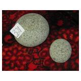 2 ROUND DECOR ROCKS