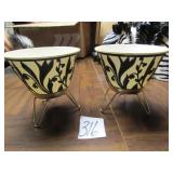 2- RETRO FLOWER POTS