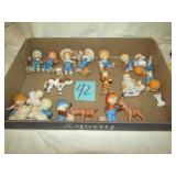 20 PIECES BLUE DENIM FIGURINES