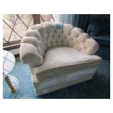 CREAM MID CENTURY SITTING CHAIR