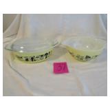 2 VINTAGE PYREX BAKEWARE -YELLOW & BLACK