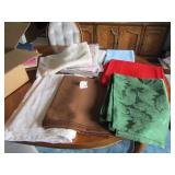 6 VINTAGE TABLE CLOTHES ; PLATE MATS