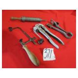 WOW! MINI CAKE DECORATIOR W/ WOOD HANDLE ; UNUSUA