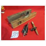 2- 12' WOOD LEVELS W/ BRASS ; 2 EARLY SHUCKING PEG