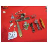 12 VINTAGE CHILD'S TOY ; VINTAGE KITCHEN ITEMS