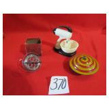 3 VINTAGE TOYS - SPIN TOP ; MIXER