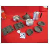 9 PIECES CHILD'S TINWARE COOKWARE