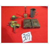 TIN FINGER HOLD SPICE MEASURER ;BRASS RABBIT BABY