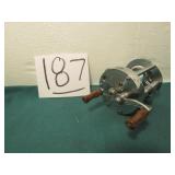 SHAKESPEARE READER REEL MODEL 1940 HE W/