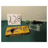 TOM BAIT CO. GIZMO TOP RUNNER WOODEN LURE W/