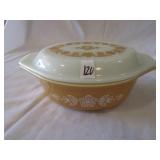 COVERED PYREX CASSOROLE DISH