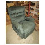LIKE NEW DARK GREEN LIFT RECLINER CHAIR