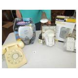 WIRELESS REMOTE WALL OUTLET NIB,HANDY BULB NIB,