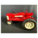 Farmall 350 Ertl