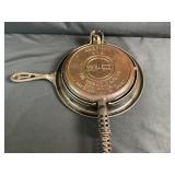 Griswold Cast Iron Waffle Maker 8